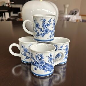 Set of 4 Chinoiserie mugs
